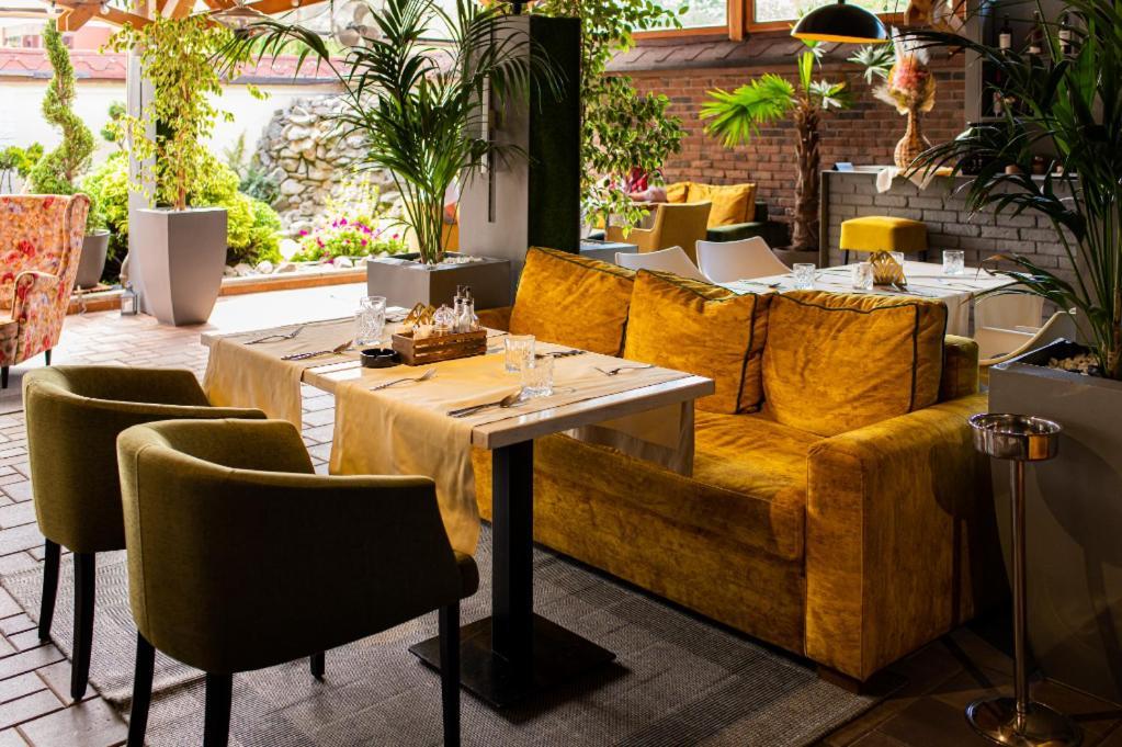 Hotel Brilliant Meses Zalau Ngoại thất bức ảnh