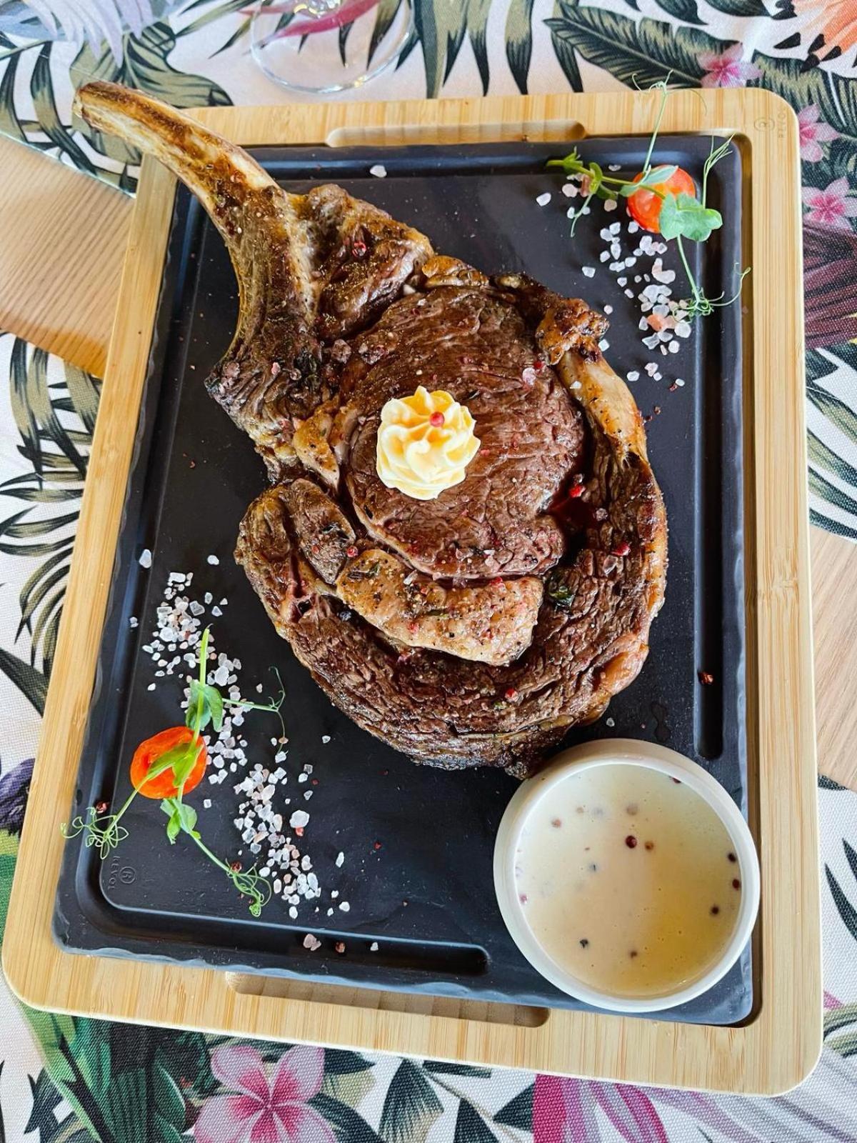 Hotel Brilliant Meses Zalau Ngoại thất bức ảnh