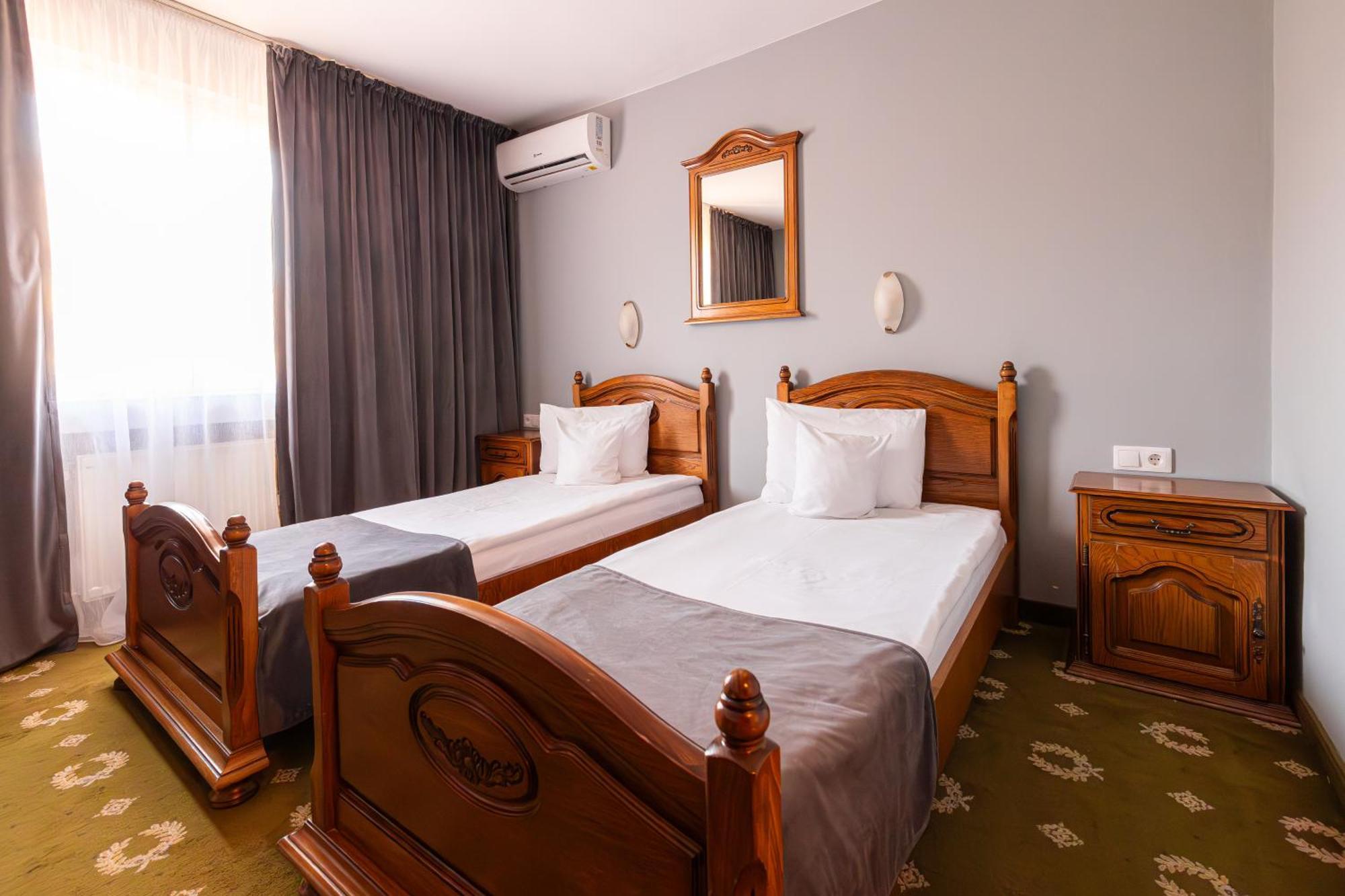 Hotel Brilliant Meses Zalau Ngoại thất bức ảnh