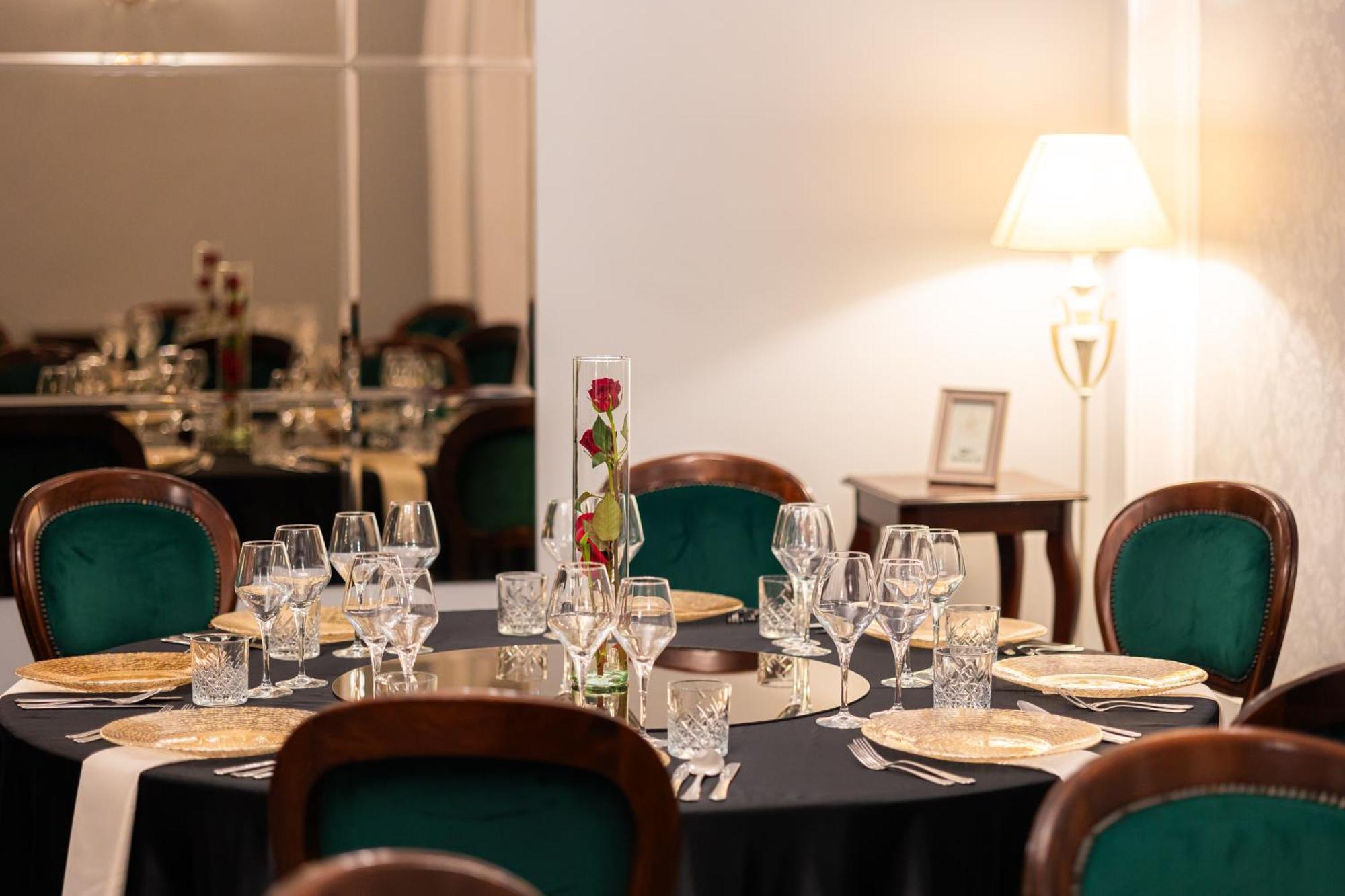 Hotel Brilliant Meses Zalau Ngoại thất bức ảnh