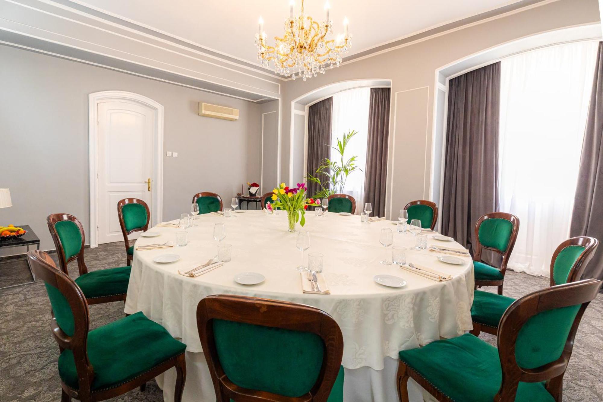 Hotel Brilliant Meses Zalau Ngoại thất bức ảnh