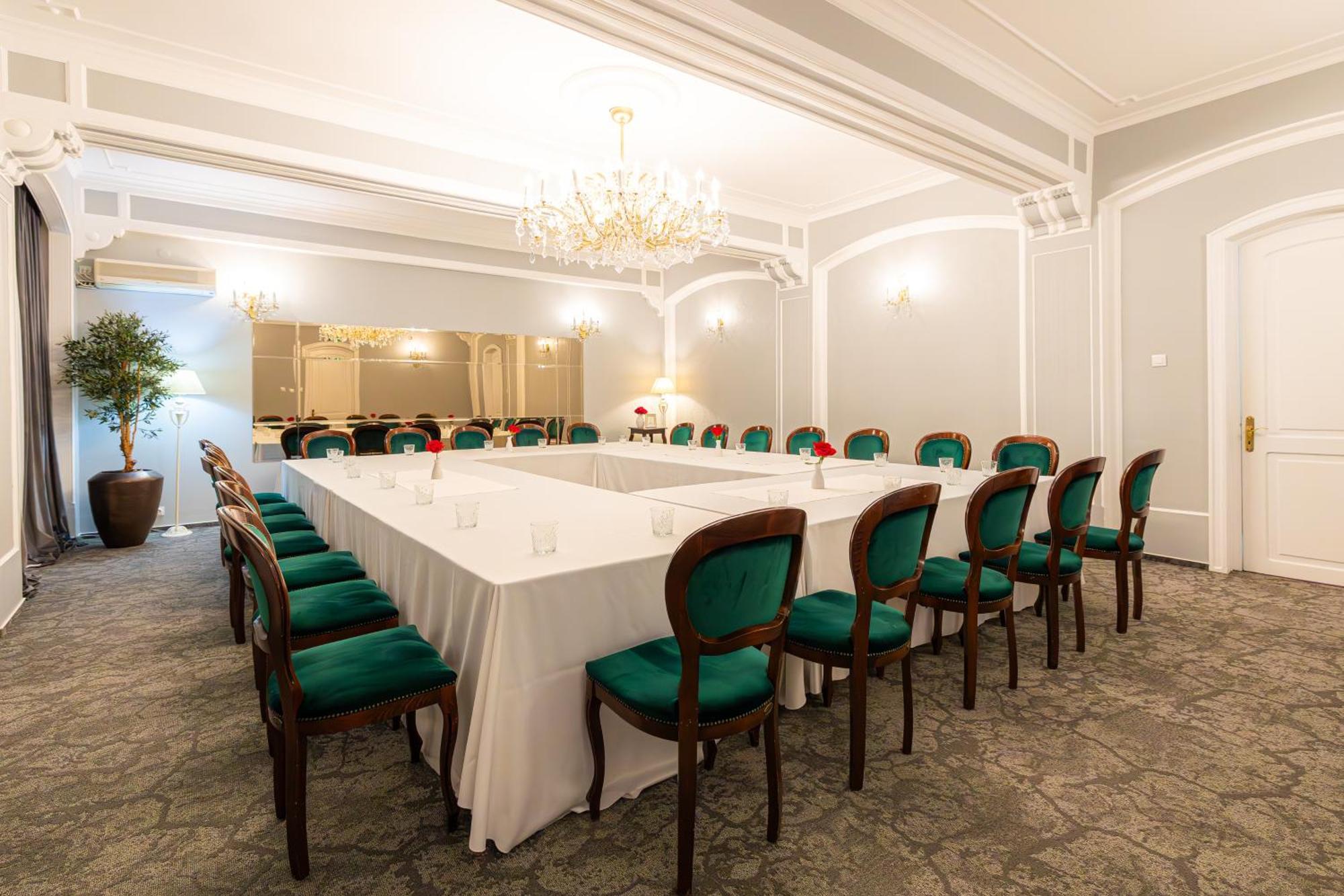 Hotel Brilliant Meses Zalau Ngoại thất bức ảnh