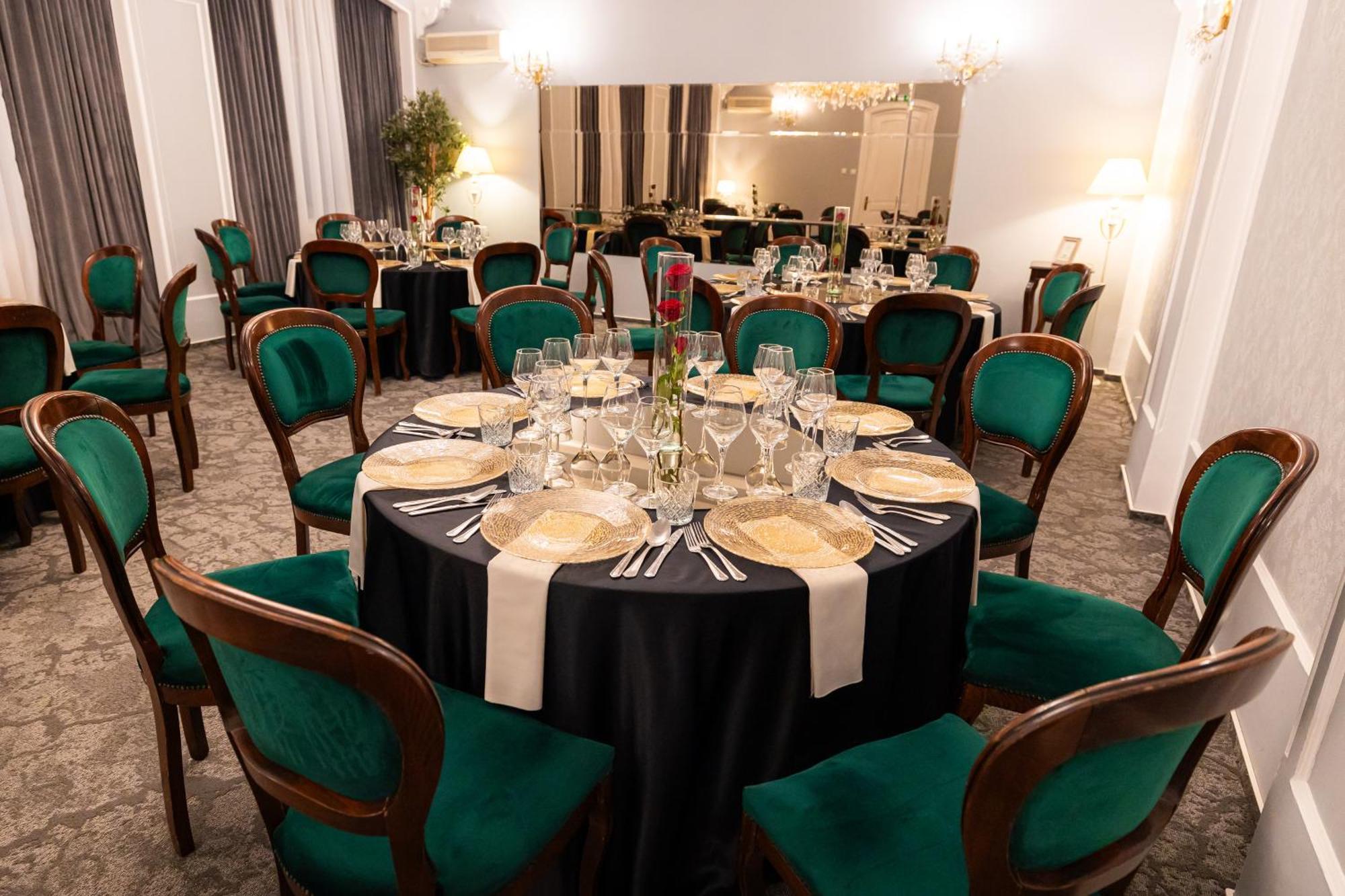 Hotel Brilliant Meses Zalau Ngoại thất bức ảnh