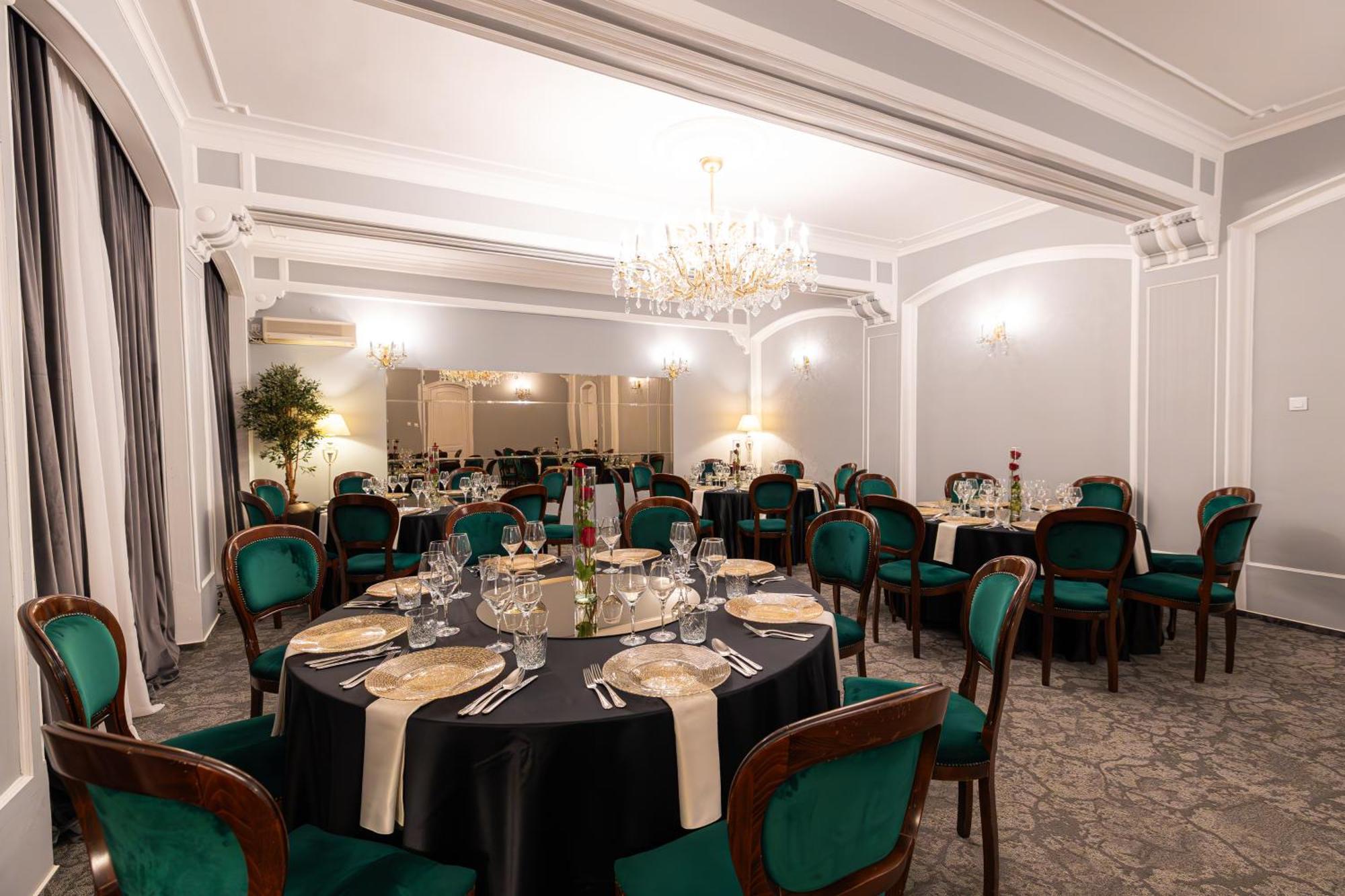 Hotel Brilliant Meses Zalau Ngoại thất bức ảnh