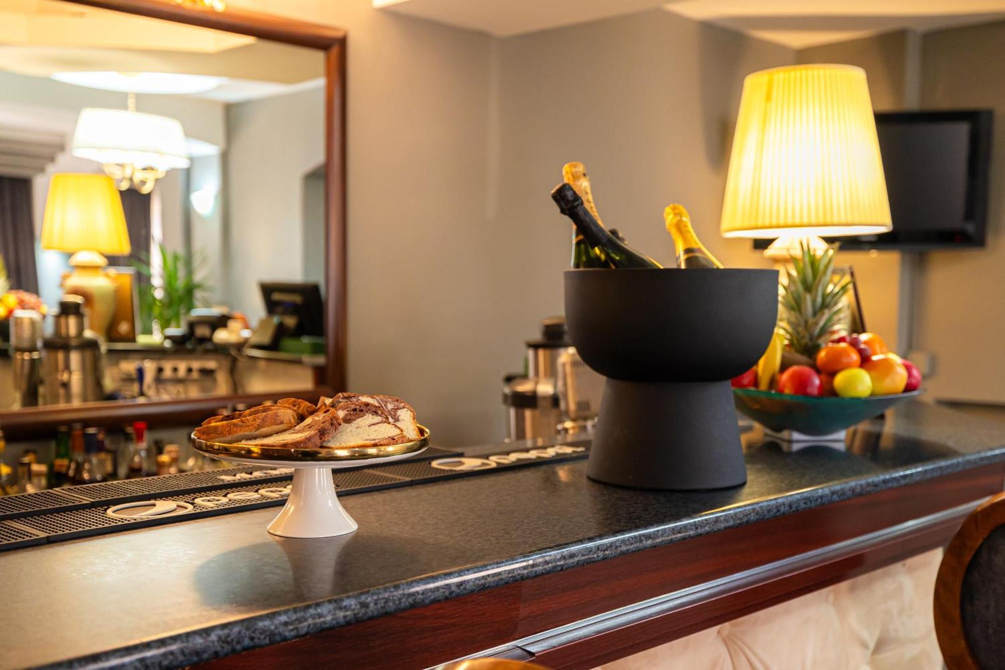 Hotel Brilliant Meses Zalau Ngoại thất bức ảnh