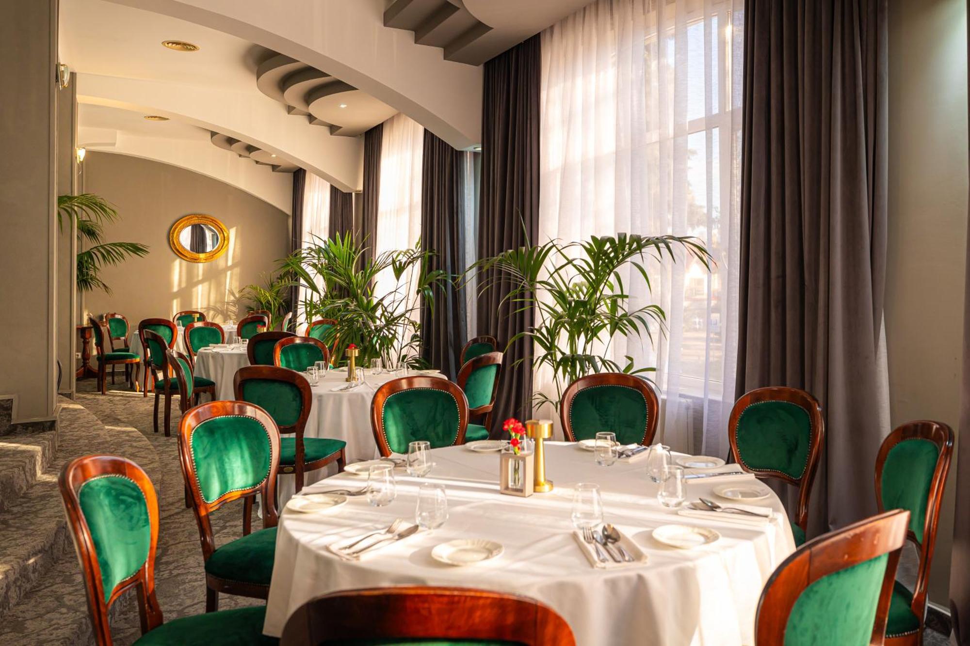Hotel Brilliant Meses Zalau Ngoại thất bức ảnh