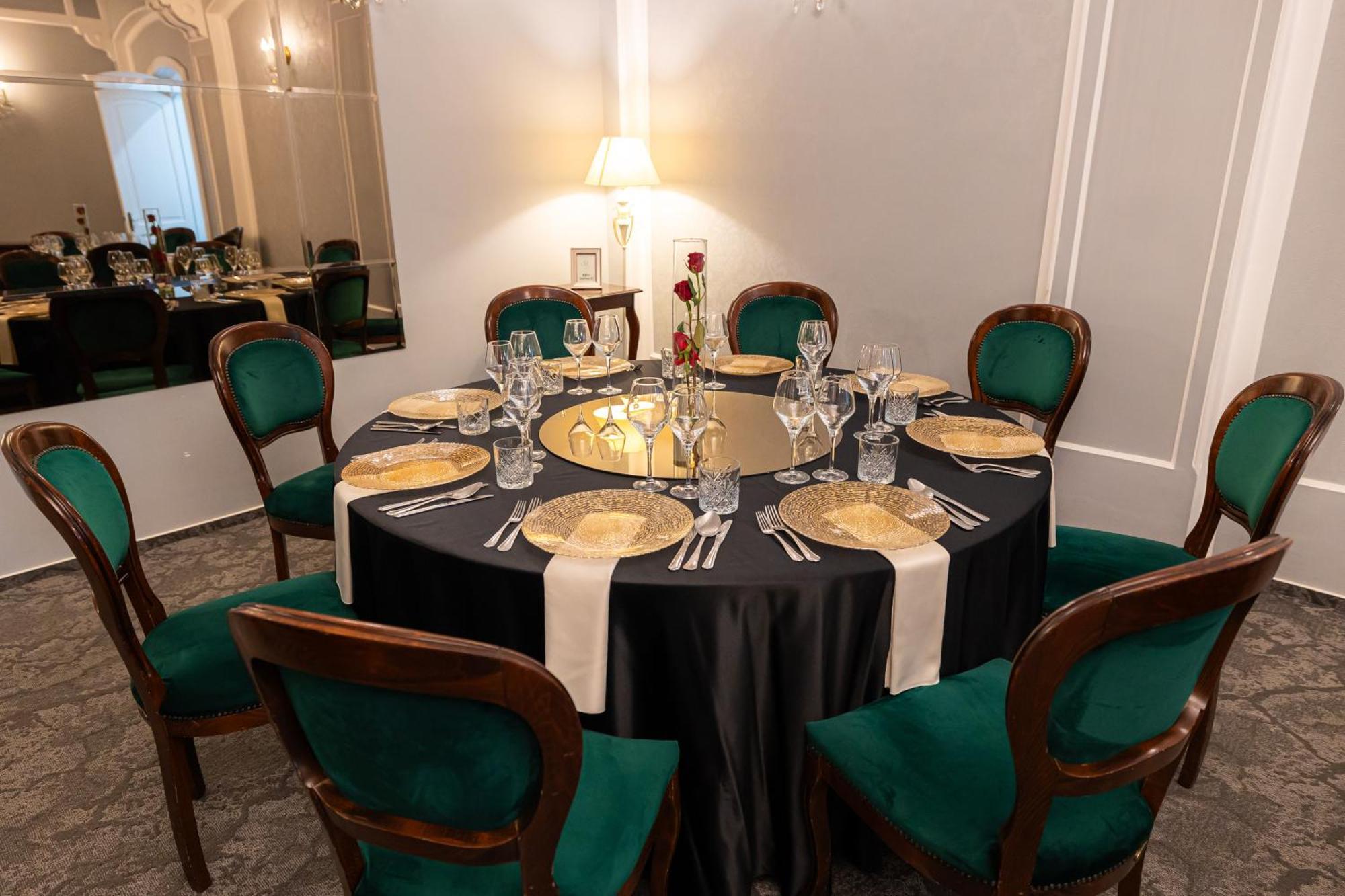 Hotel Brilliant Meses Zalau Ngoại thất bức ảnh