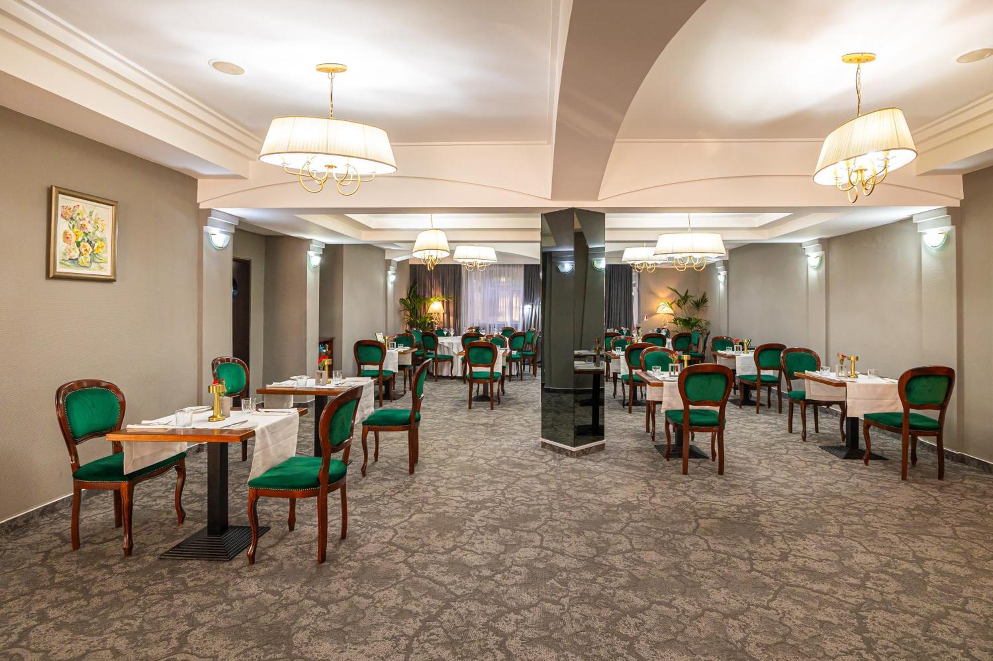 Hotel Brilliant Meses Zalau Ngoại thất bức ảnh