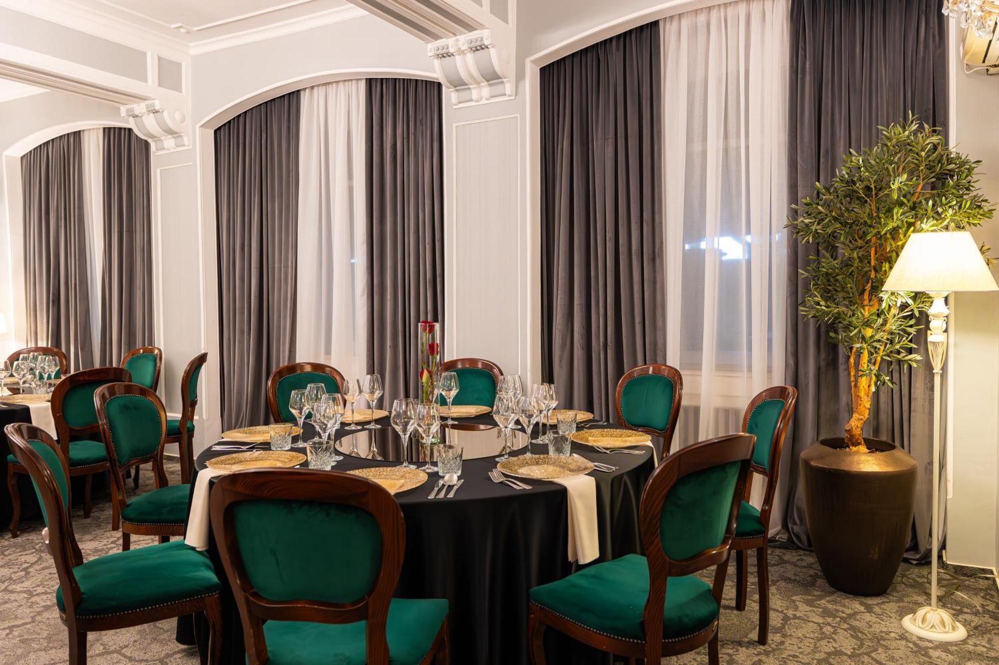 Hotel Brilliant Meses Zalau Ngoại thất bức ảnh