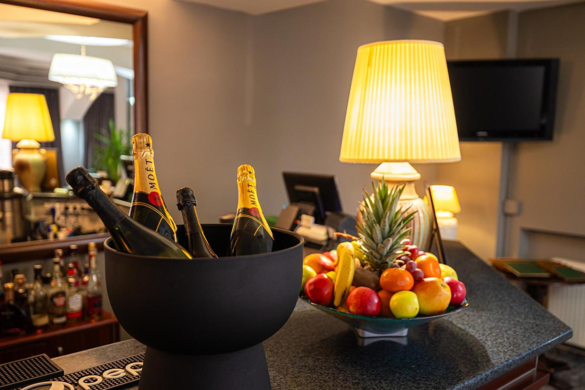 Hotel Brilliant Meses Zalau Ngoại thất bức ảnh