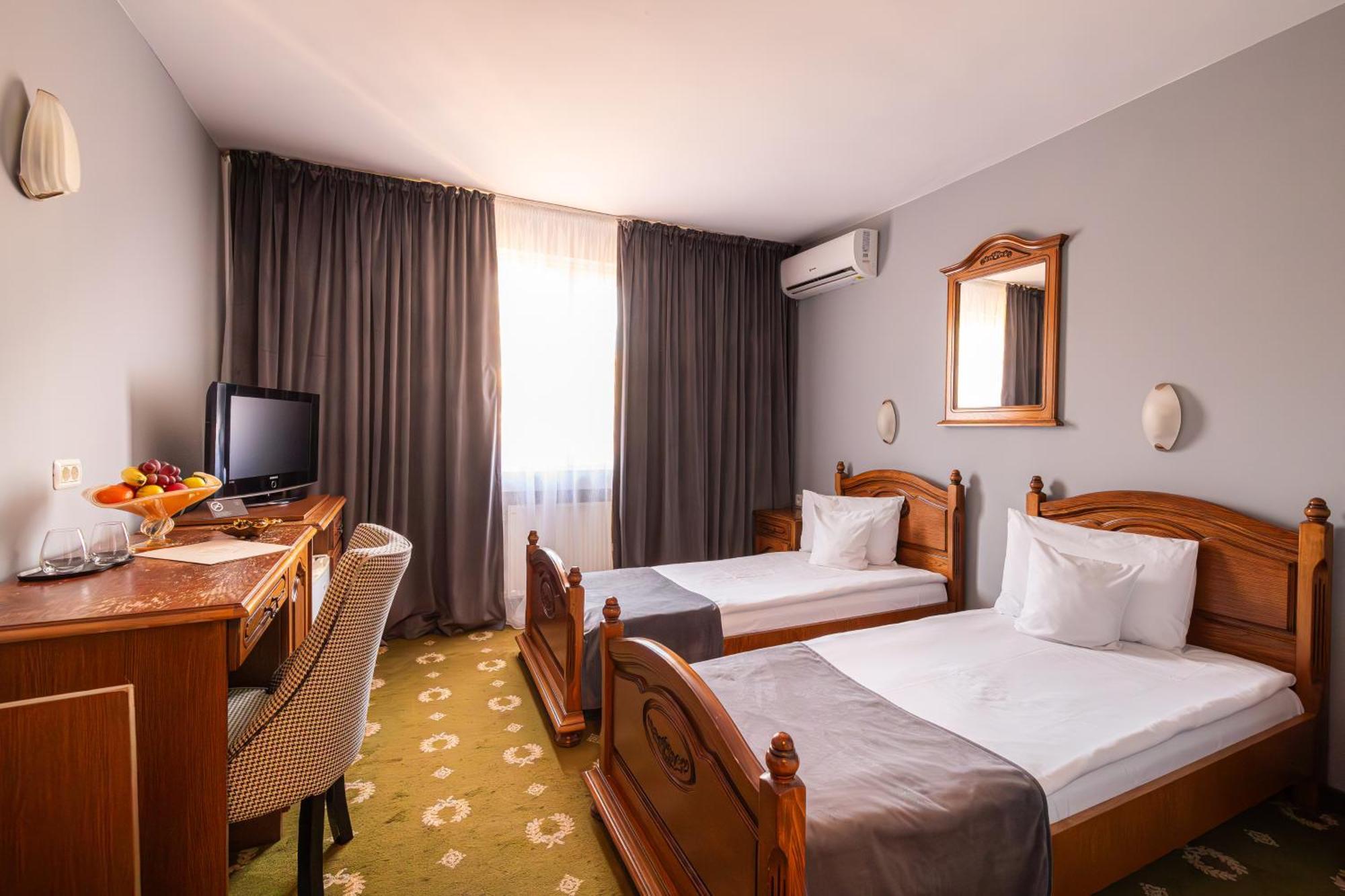 Hotel Brilliant Meses Zalau Ngoại thất bức ảnh