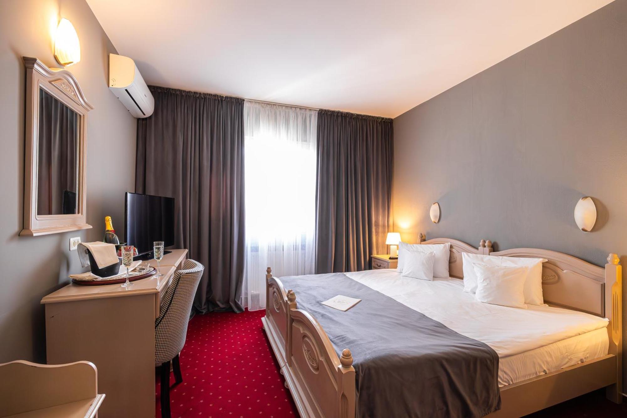 Hotel Brilliant Meses Zalau Ngoại thất bức ảnh