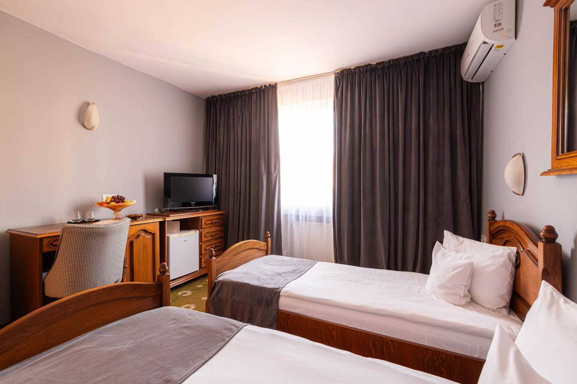 Hotel Brilliant Meses Zalau Ngoại thất bức ảnh