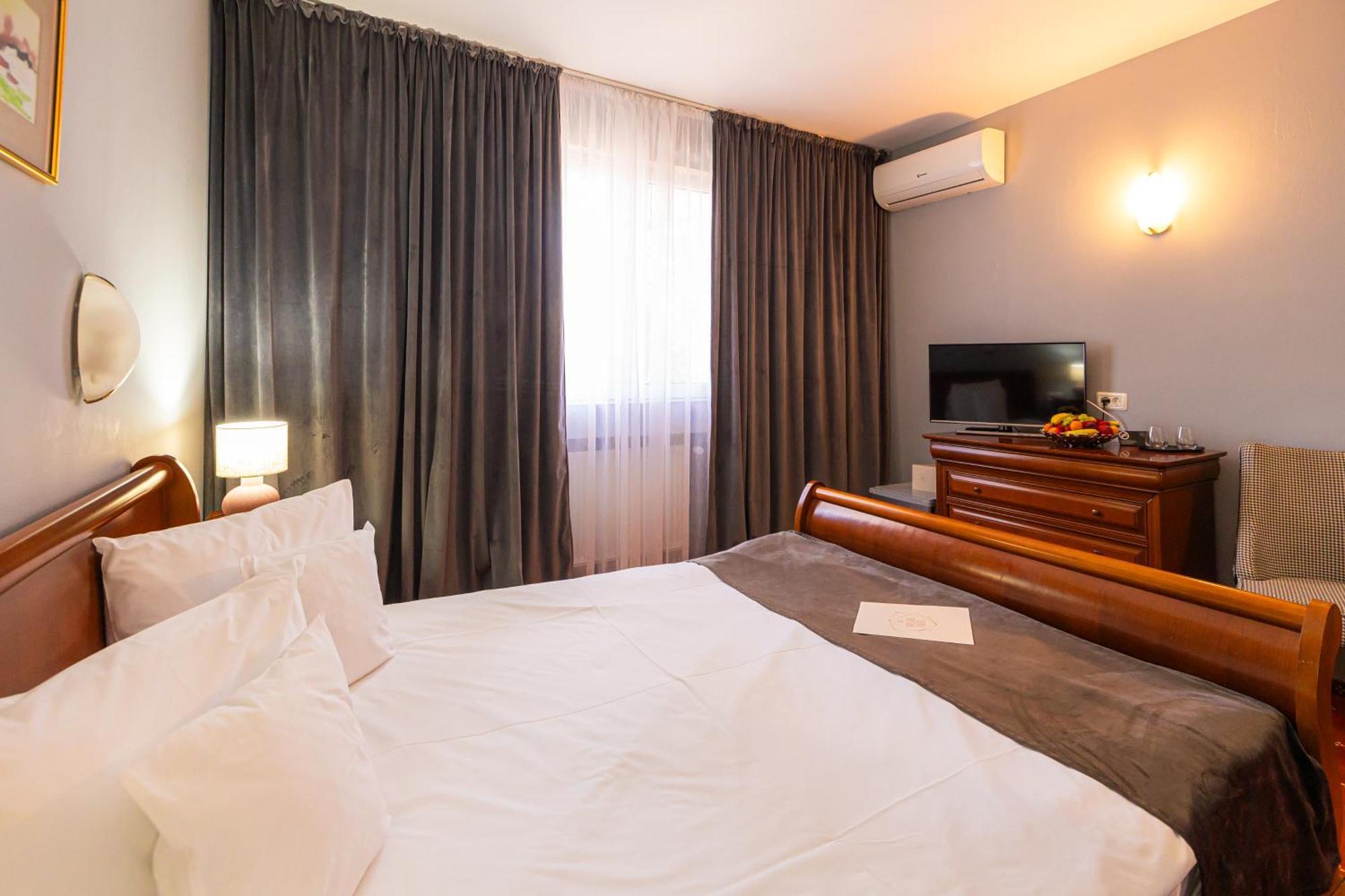 Hotel Brilliant Meses Zalau Ngoại thất bức ảnh