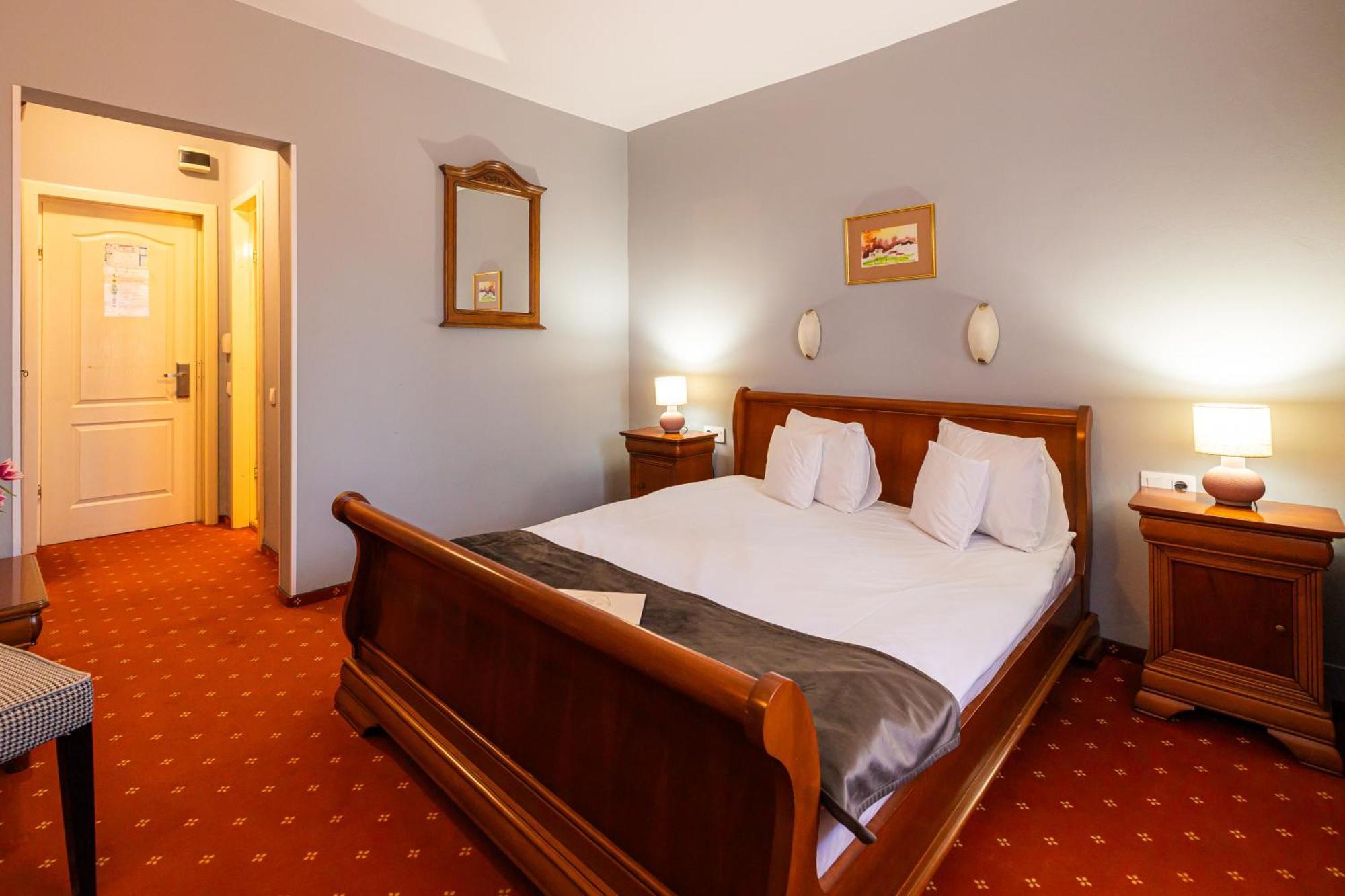 Hotel Brilliant Meses Zalau Ngoại thất bức ảnh