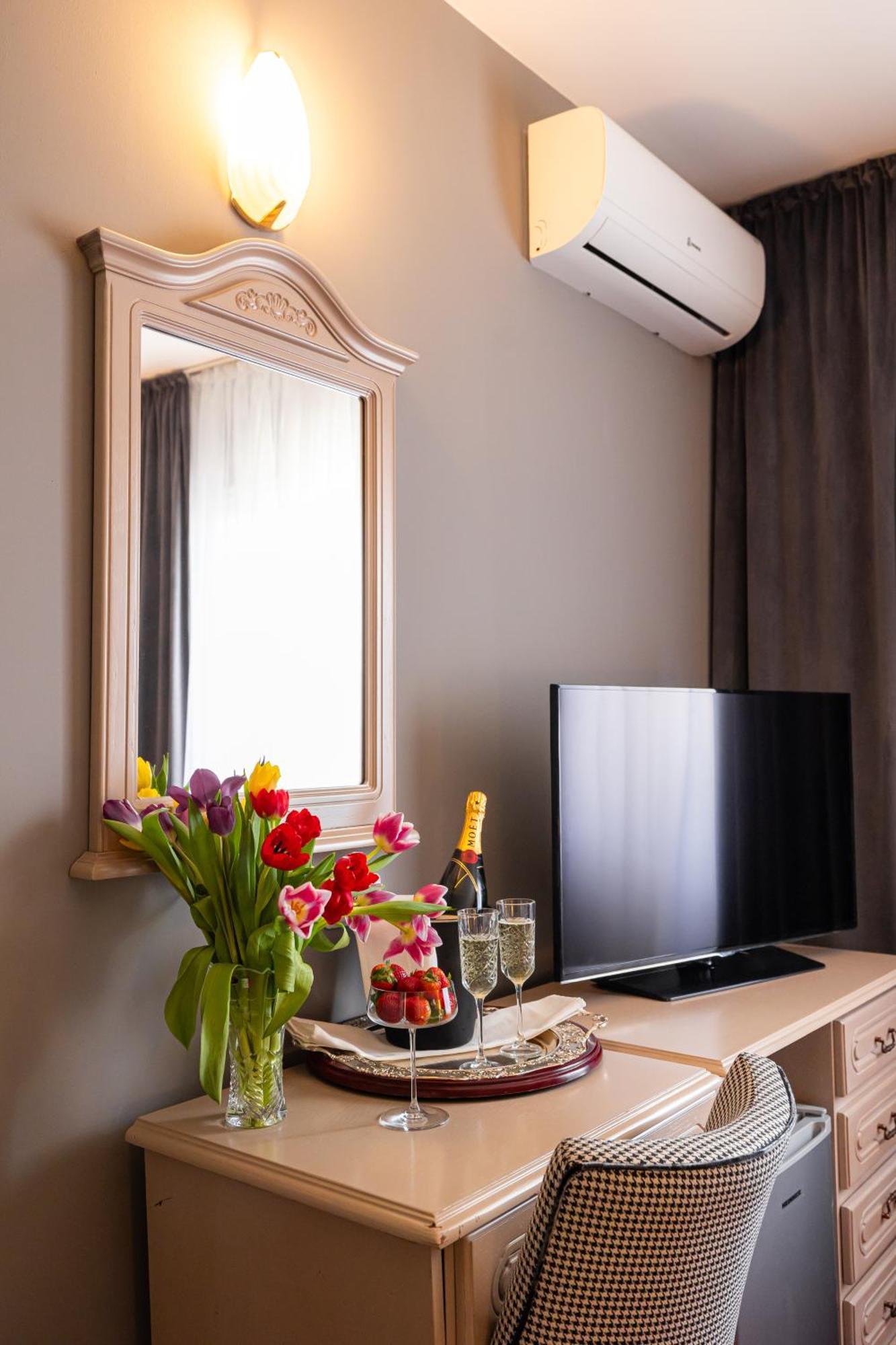 Hotel Brilliant Meses Zalau Ngoại thất bức ảnh